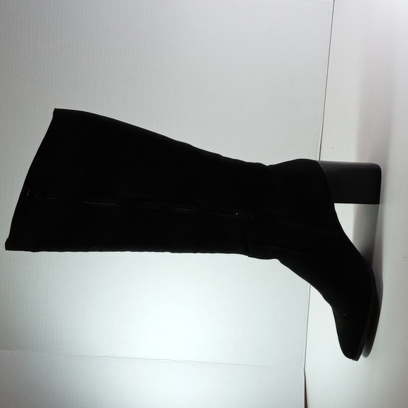 Overn-The - Knee Boots - Picture 3 of 5